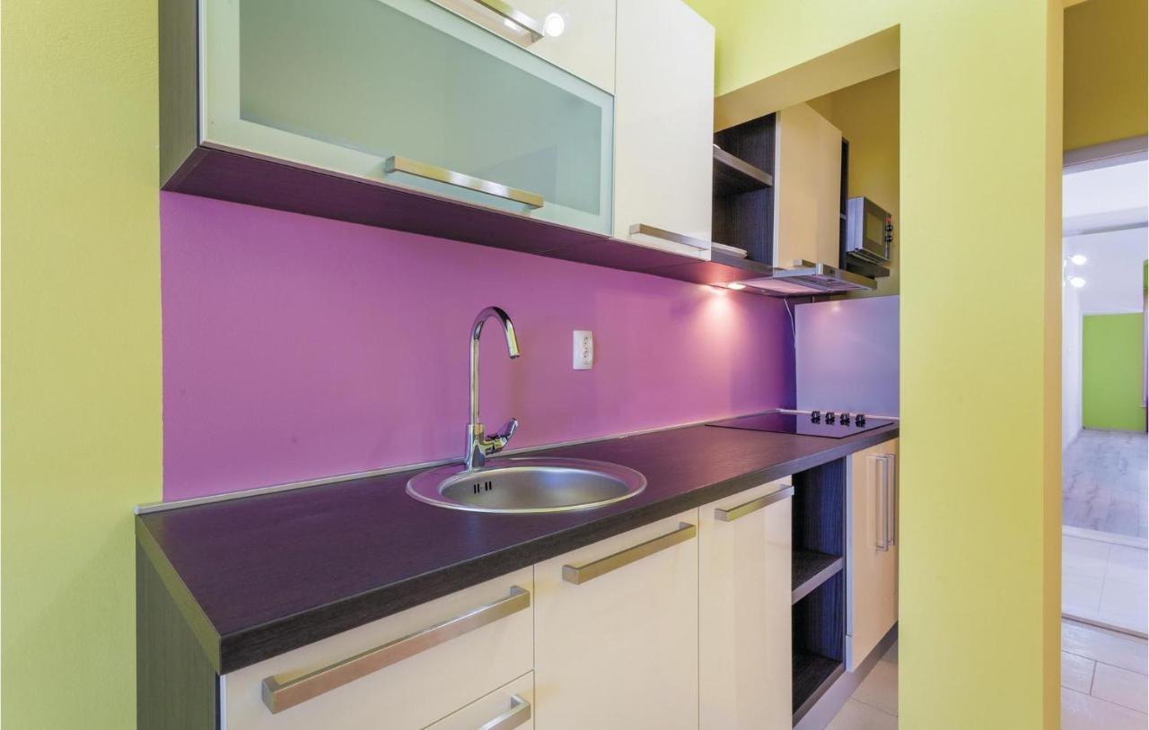 Nice apartment in Kastel Stafilic with Jacuzzi, WiFi&Outdoor swimming pool Kaštela Exterior foto