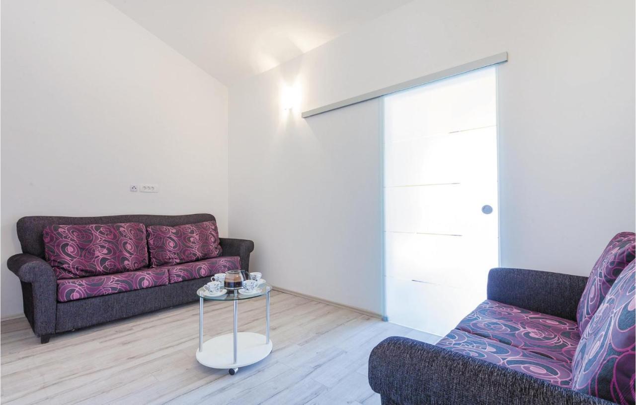Nice apartment in Kastel Stafilic with Jacuzzi, WiFi&Outdoor swimming pool Kaštela Exterior foto