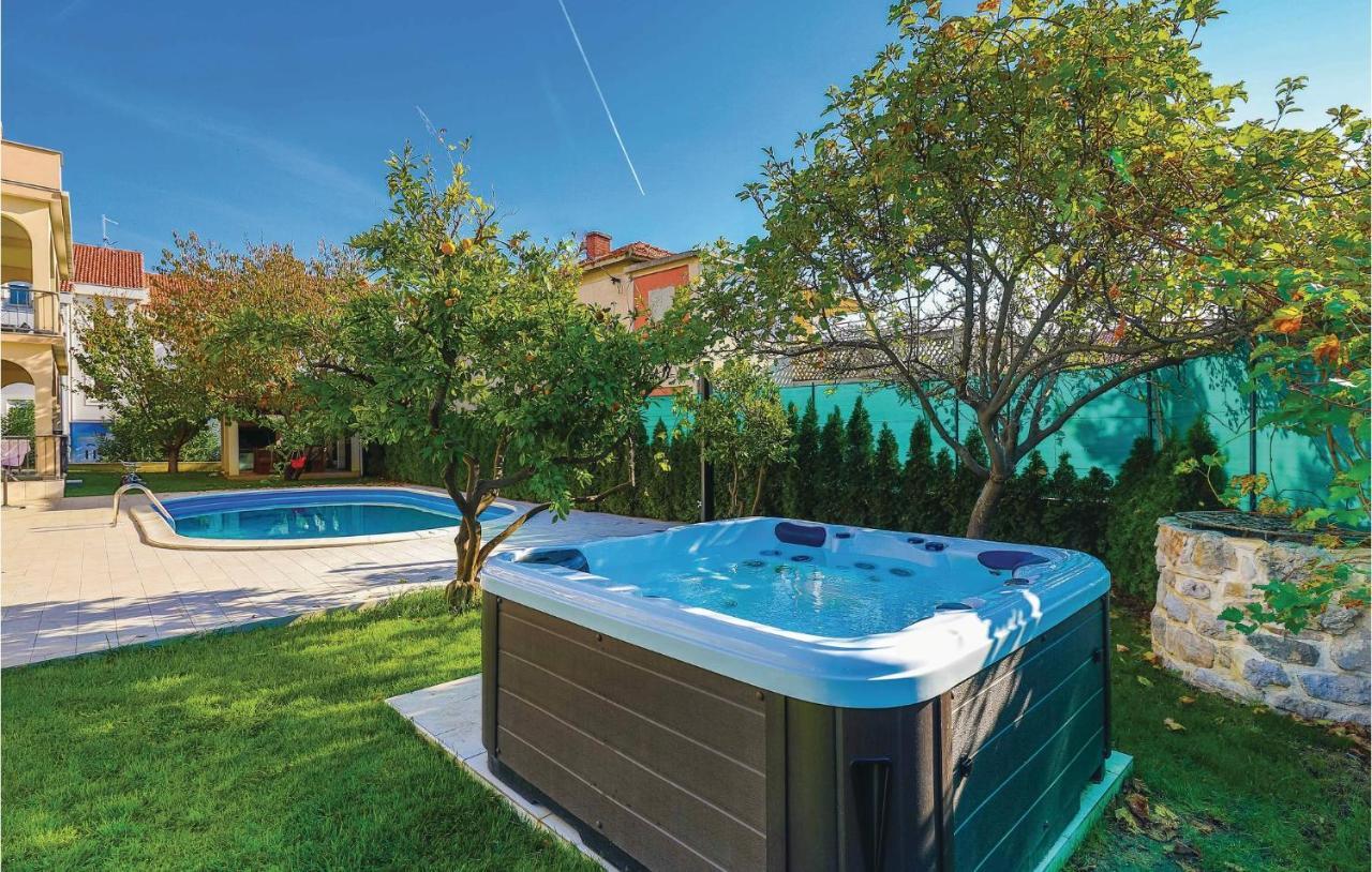 Nice apartment in Kastel Stafilic with Jacuzzi, WiFi&Outdoor swimming pool Kaštela Exterior foto